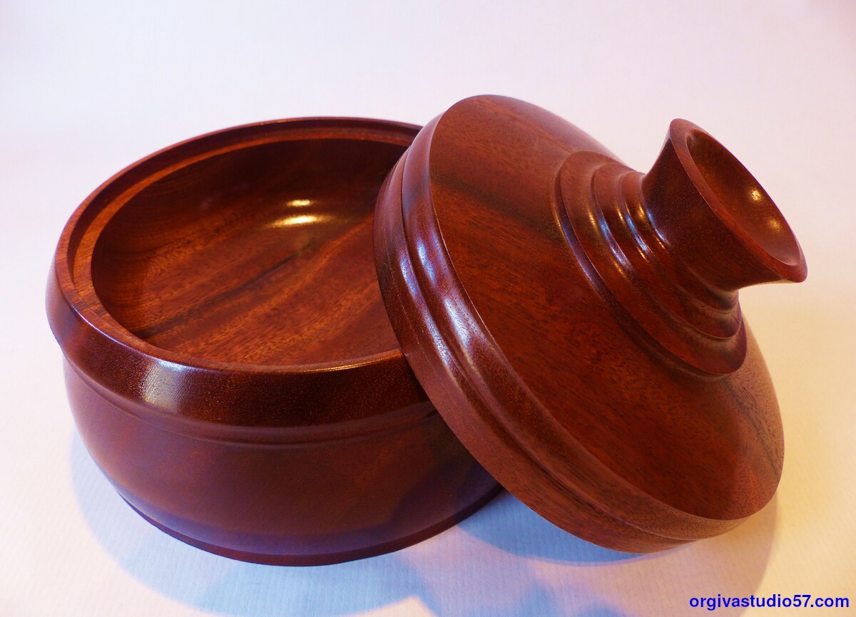 lidded-bowl-2.jpg